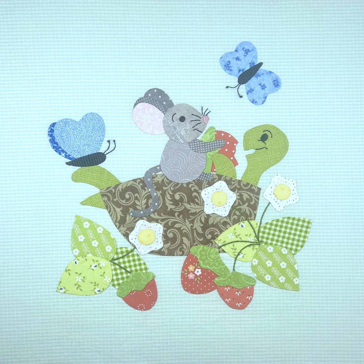 Garden Mouse - 6 Turtle Loves Strawberries